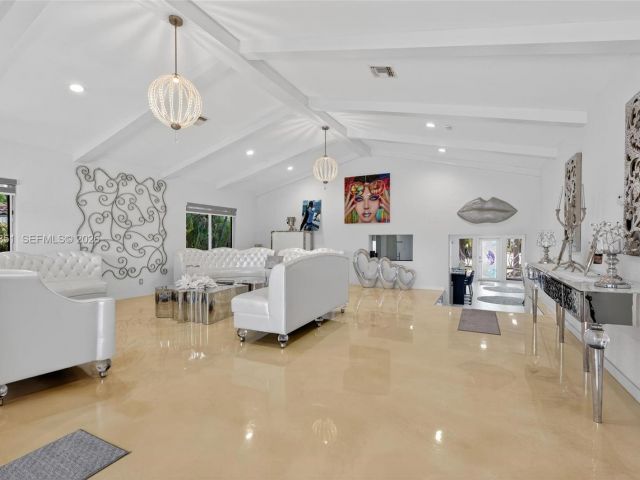 Home for sale at 317 S Riverside Dr - photo 7478736