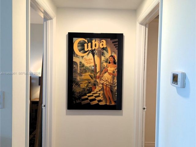 2-bedroom condo for sale in Miami Beach - 5161 Collins Ave 208 - MondialRealty