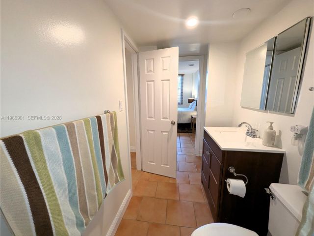 2-bedroom condo for sale in Miami Beach - 5161 Collins Ave 208 - MondialRealty