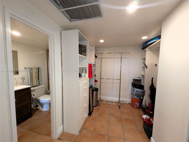 2-bedroom condo for sale in Miami Beach - 5161 Collins Ave 208 - MondialRealty