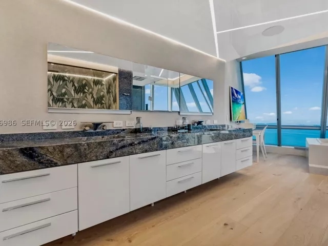 6-bedroom condo for sale in Sunny Isles Beach - 17121 Collins Ave 4803 - MondialRealty