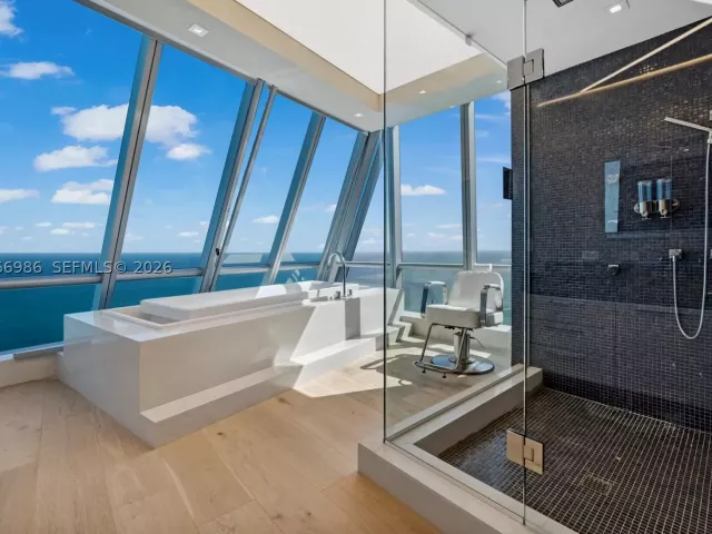 6-bedroom condo for sale in Sunny Isles Beach - 17121 Collins Ave 4803 - MondialRealty