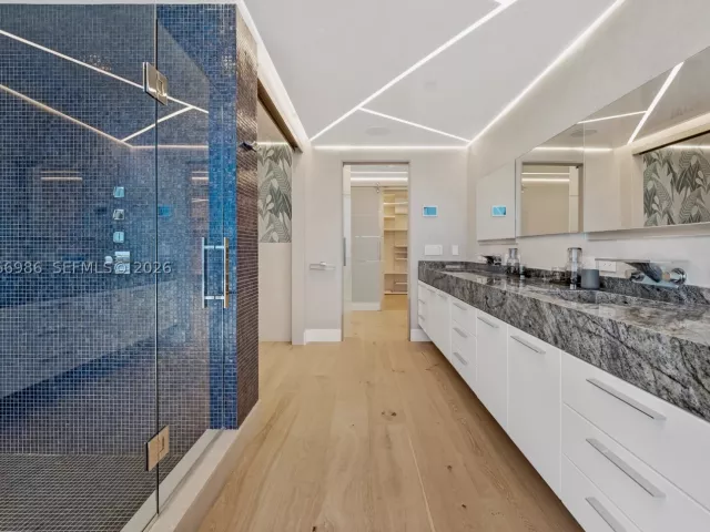 6-bedroom condo for sale in Sunny Isles Beach - 17121 Collins Ave 4803 - MondialRealty