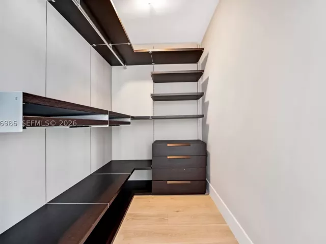 6-bedroom condo for sale in Sunny Isles Beach - 17121 Collins Ave 4803 - MondialRealty