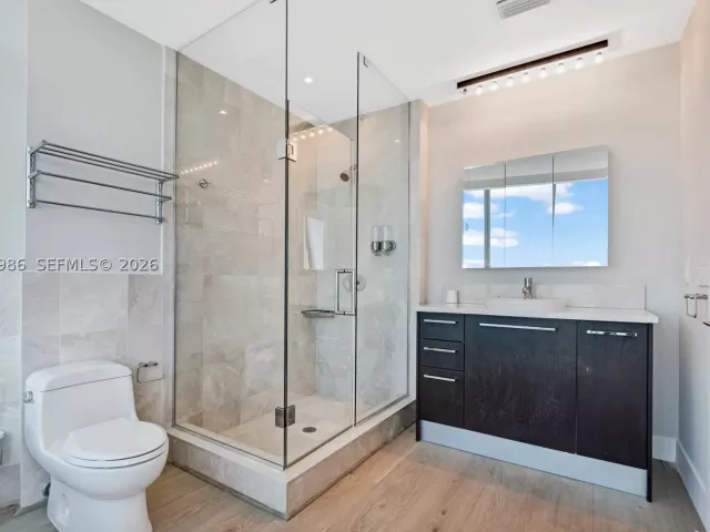 6-bedroom condo for sale in Sunny Isles Beach - 17121 Collins Ave 4803 - MondialRealty