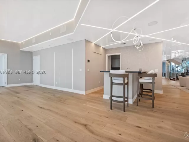 6-bedroom condo for sale in Sunny Isles Beach - 17121 Collins Ave 4803 - MondialRealty