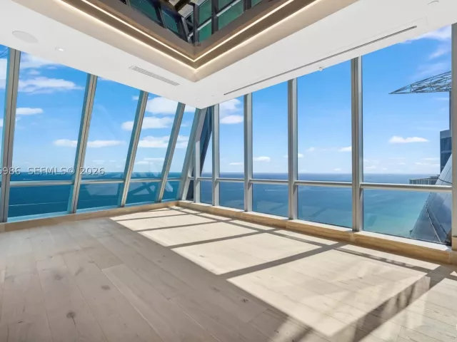 6-bedroom condo for sale in Sunny Isles Beach - 17121 Collins Ave 4803 - MondialRealty