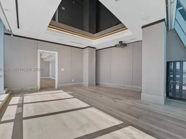 6-bedroom condo for sale in Sunny Isles Beach - 17121 Collins Ave 4803 - MondialRealty
