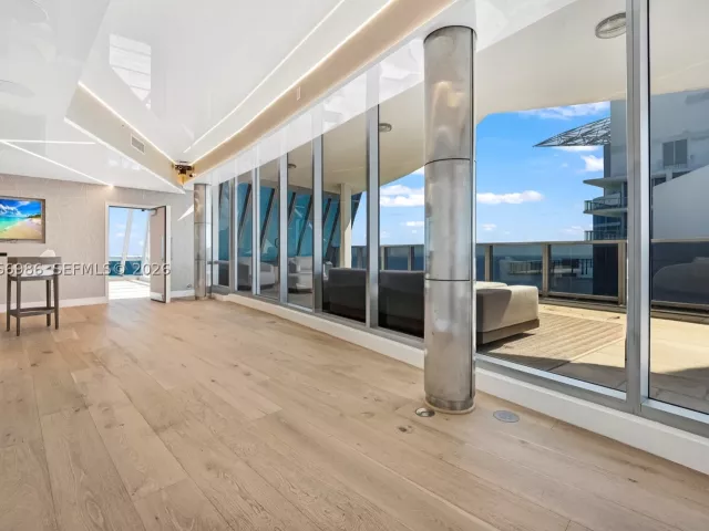 6-bedroom condo for sale in Sunny Isles Beach - 17121 Collins Ave 4803 - MondialRealty