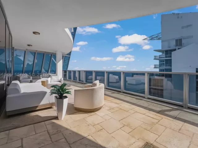 6-bedroom condo for sale in Sunny Isles Beach - 17121 Collins Ave 4803 - MondialRealty