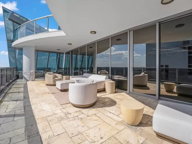 6-bedroom condo for sale in Sunny Isles Beach - 17121 Collins Ave 4803 - MondialRealty