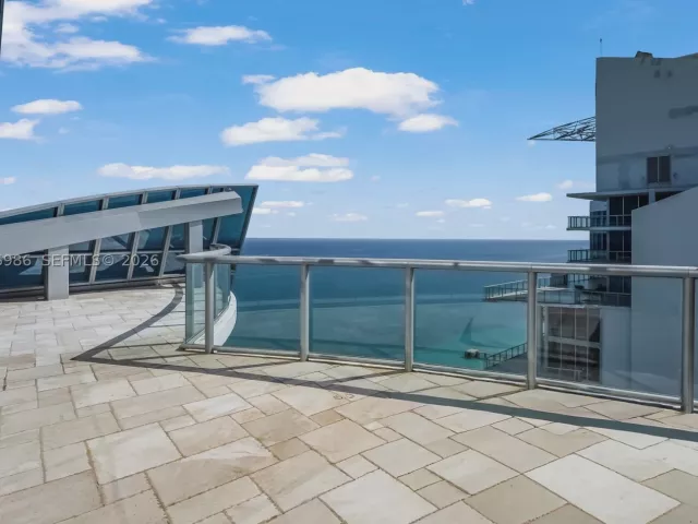 6-bedroom condo for sale in Sunny Isles Beach - 17121 Collins Ave 4803 - MondialRealty