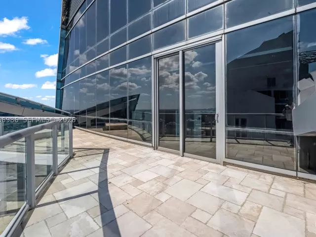 6-bedroom condo for sale in Sunny Isles Beach - 17121 Collins Ave 4803 - MondialRealty