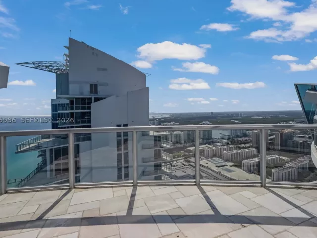 6-bedroom condo for sale in Sunny Isles Beach - 17121 Collins Ave 4803 - MondialRealty