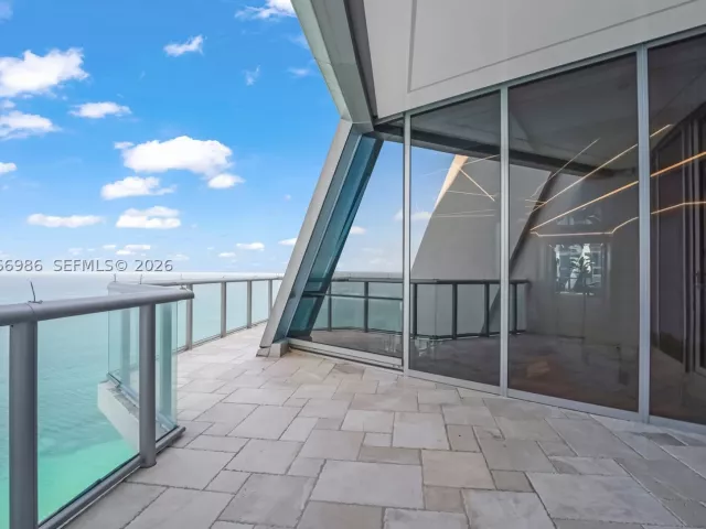 6-bedroom condo for sale in Sunny Isles Beach - 17121 Collins Ave 4803 - MondialRealty