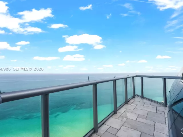 6-bedroom condo for sale in Sunny Isles Beach - 17121 Collins Ave 4803 - MondialRealty