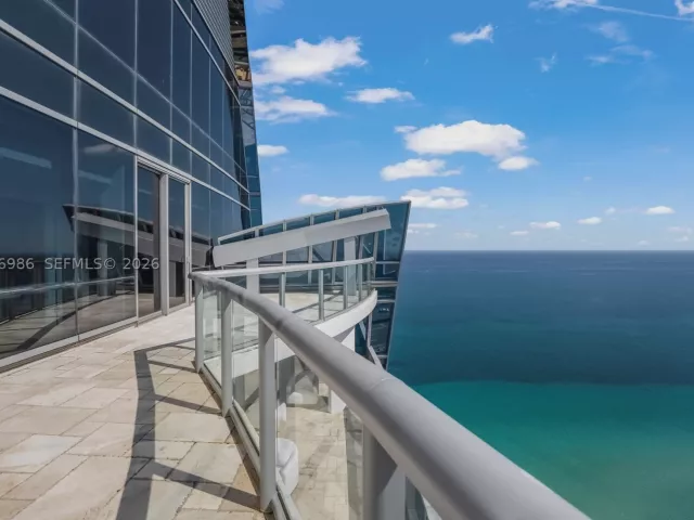 6-bedroom condo for sale in Sunny Isles Beach - 17121 Collins Ave 4803 - MondialRealty