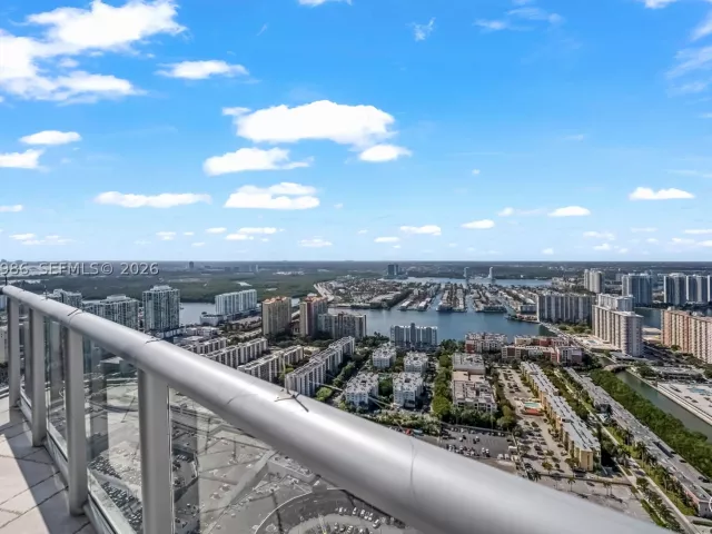 6-bedroom condo for sale in Sunny Isles Beach - 17121 Collins Ave 4803 - MondialRealty