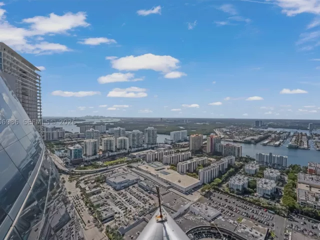 6-bedroom condo for sale in Sunny Isles Beach - 17121 Collins Ave 4803 - MondialRealty