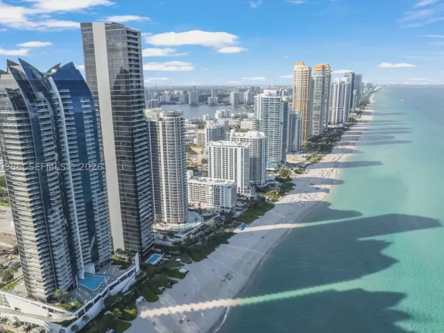 6-bedroom condo for sale in Sunny Isles Beach - 17121 Collins Ave 4803 - MondialRealty
