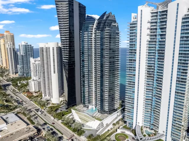 6-bedroom condo for sale in Sunny Isles Beach - 17121 Collins Ave 4803 - MondialRealty