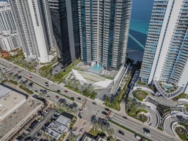 6-bedroom condo for sale in Sunny Isles Beach - 17121 Collins Ave 4803 - MondialRealty