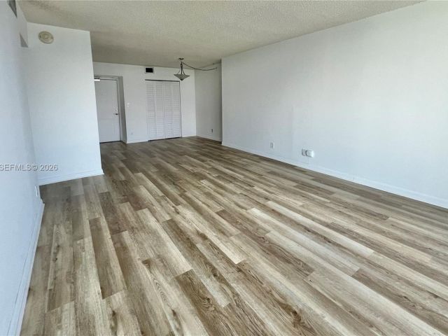 Apartment for rent  Unit #1418 - photo 7483893