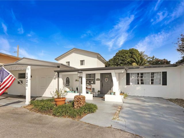 Home for sale at 1221 SW 74th Ct - photo 7441516