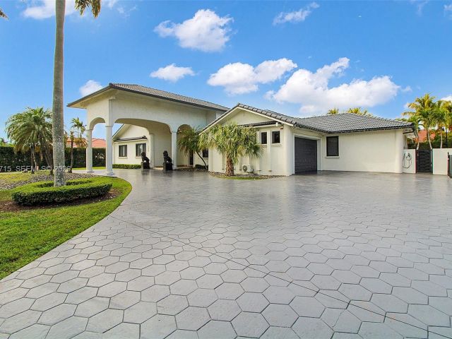 Home for sale at 2600 SW 128th Ave - photo 7441495