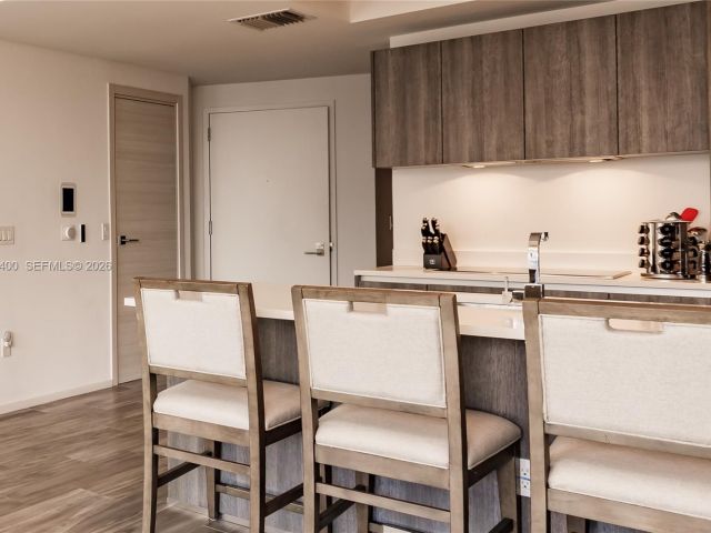 Apartment for rent  Unit #3703 - photo 7444249