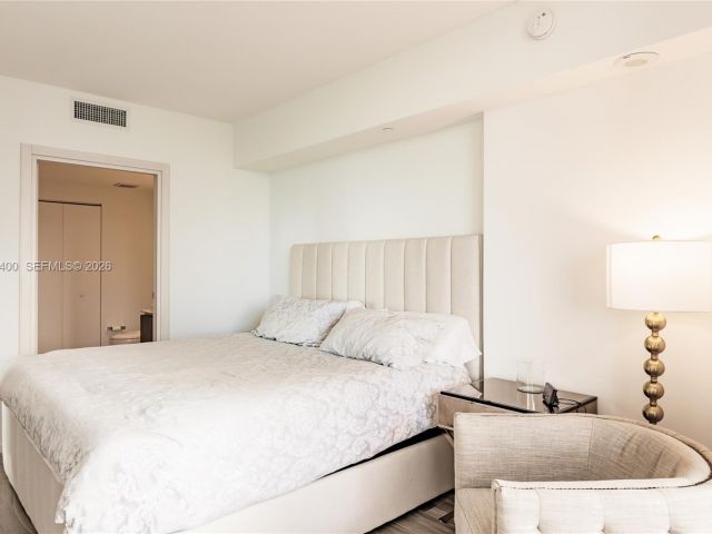 Apartment for rent  Unit #3703 - photo 7444253