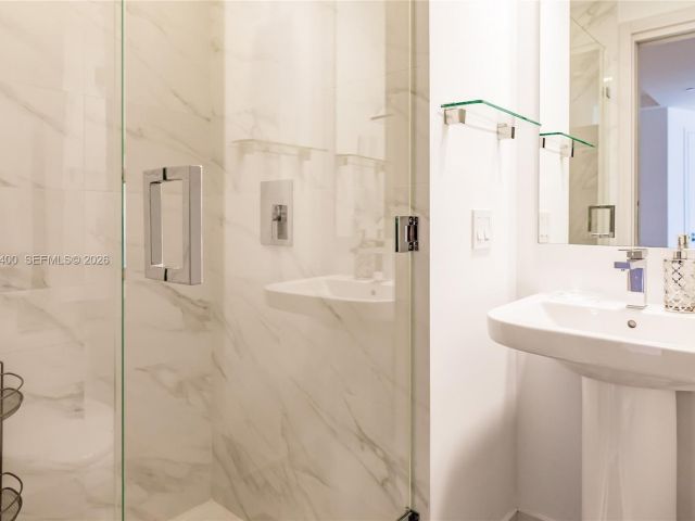 Apartment for rent  Unit #3703 - photo 7444258