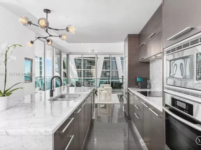 2-bedroom condo for sale in Miami - 900 Biscayne Blvd 3212 - MondialRealty
