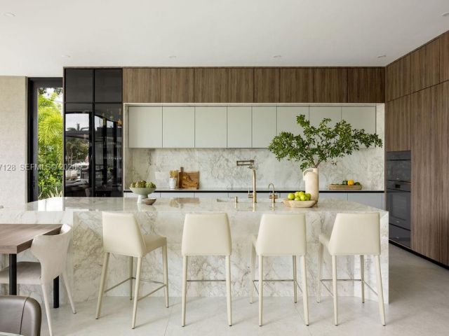 Home for rent at 1102 Washington St - photo 7462172