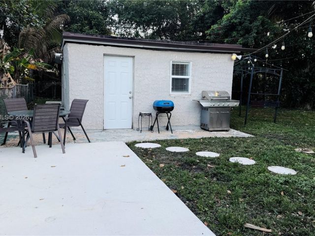 Home for rent at 2318 Washington St - photo 7449261