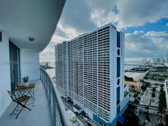 1-bedroom condo for sale in Miami - 1750 N Bayshore Dr 2710 - MondialRealty