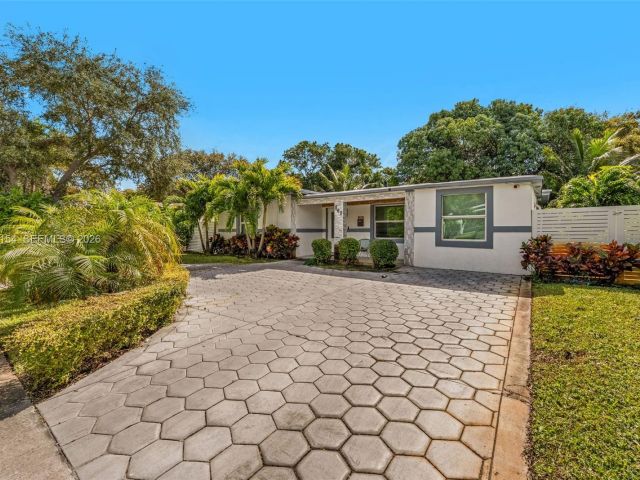 Home for sale at 860 NE 142nd St - photo 7442962