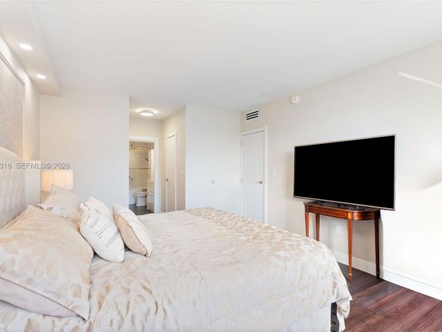 Apartment for rent  Unit #9G - photo 7500689