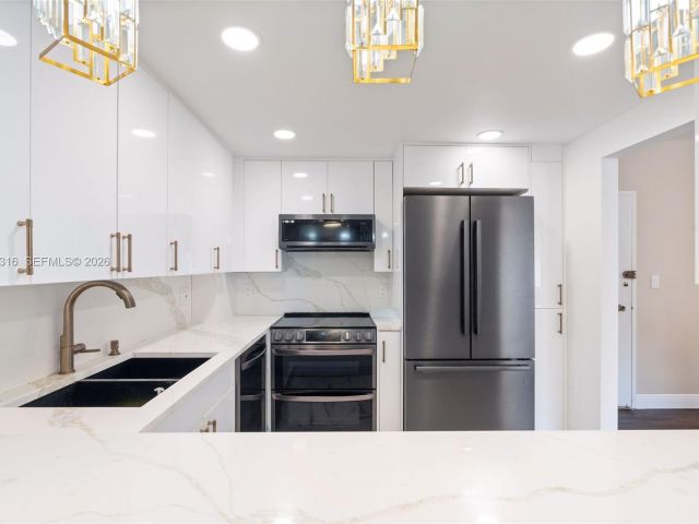 Apartment for rent  Unit #9G - photo 7500691