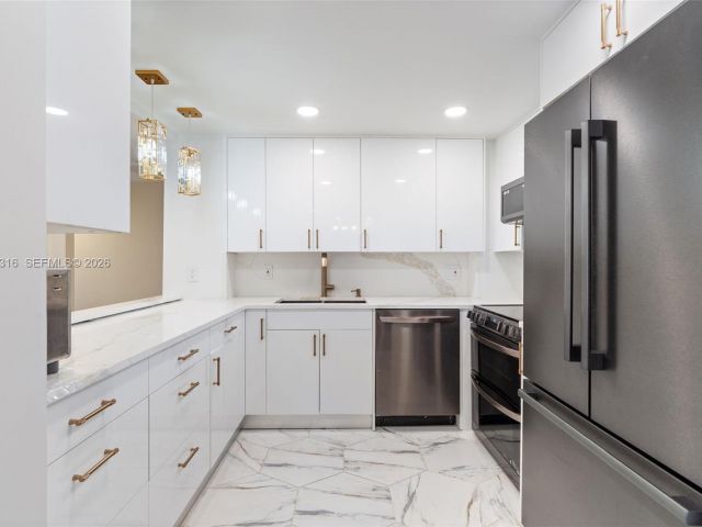 Apartment for rent  Unit #9G - photo 7500692