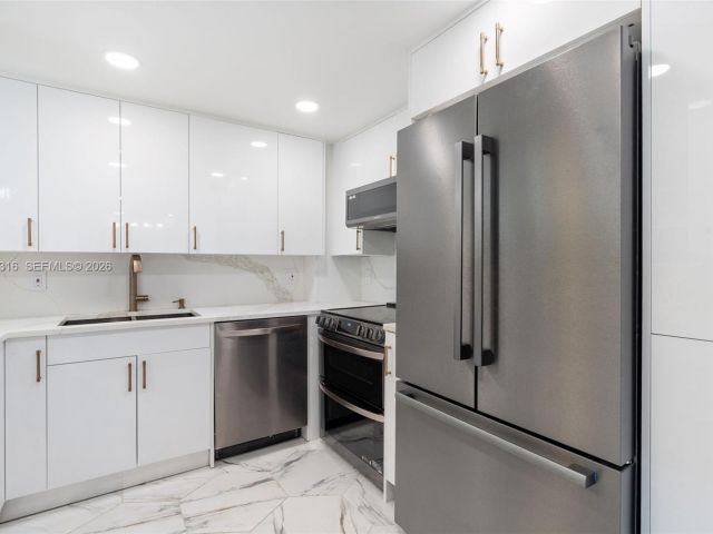 Apartment for rent  Unit #9G - photo 7500693