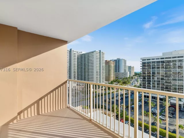 2-bedroom condo for rent in Hallandale Beach - 1985 S Ocean Dr 9G - MondialRealty