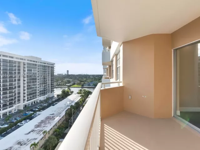 2-bedroom condo for rent in Hallandale Beach - 1985 S Ocean Dr 9G - MondialRealty