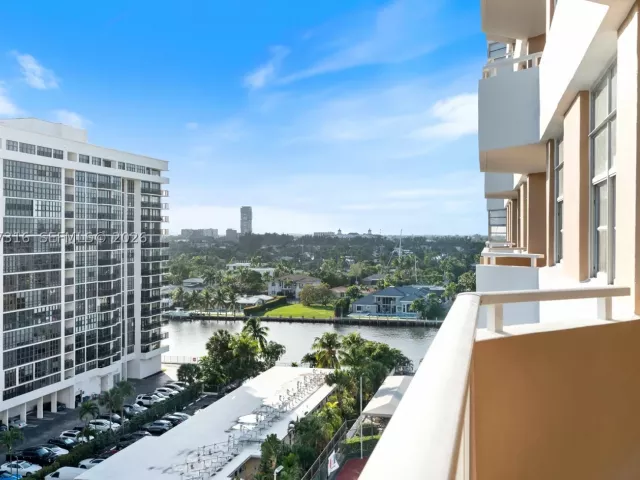 2-bedroom condo for rent in Hallandale Beach - 1985 S Ocean Dr 9G - MondialRealty