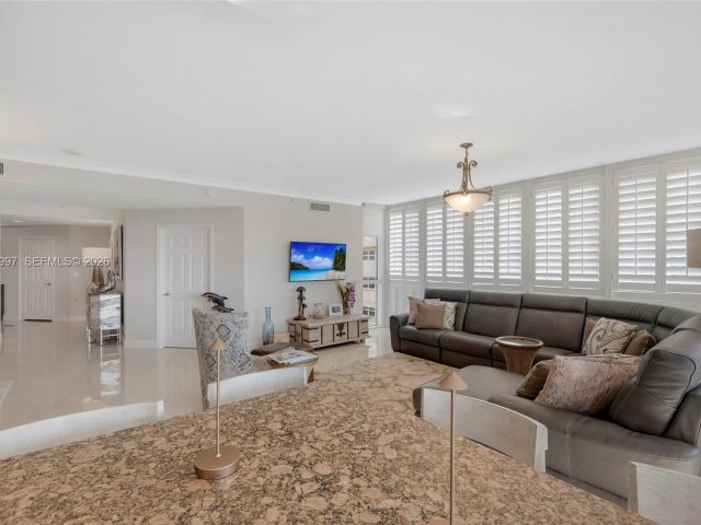 Apartment for sale  Unit #1406 - photo 7442542