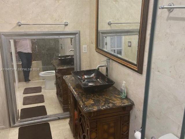 Home for sale at 3129 Hollywood Blvd - photo 7440407