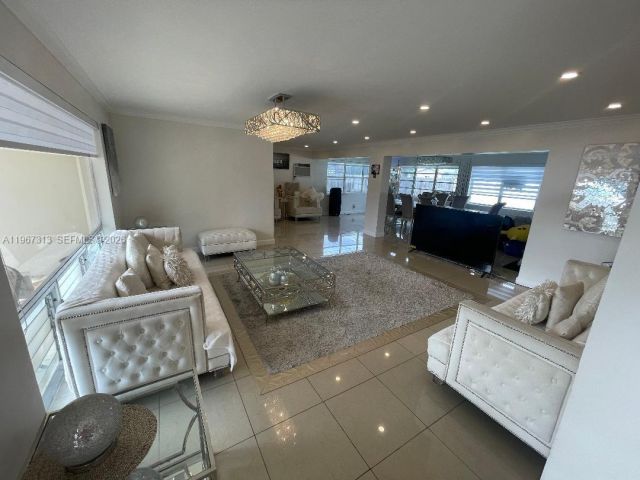 Home for sale at 3129 Hollywood Blvd - photo 7440408