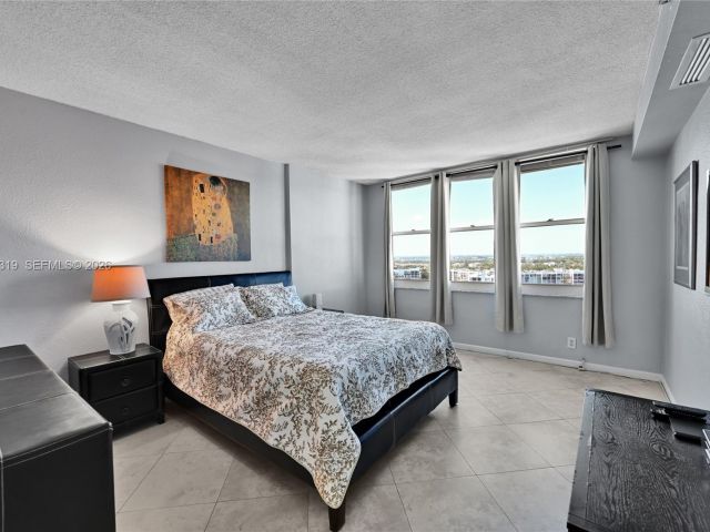 Apartment for rent  Unit #PH30 - photo 7444375