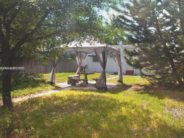 3-bedroom home for sale in Hollywood - 1821 Harding St - MondialRealty