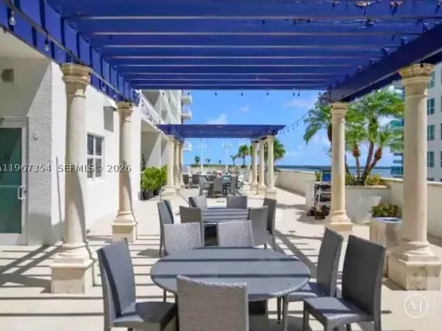 1-bedroom condo for sale in Miami - 1200 Brickell Bay Dr 4217 - MondialRealty